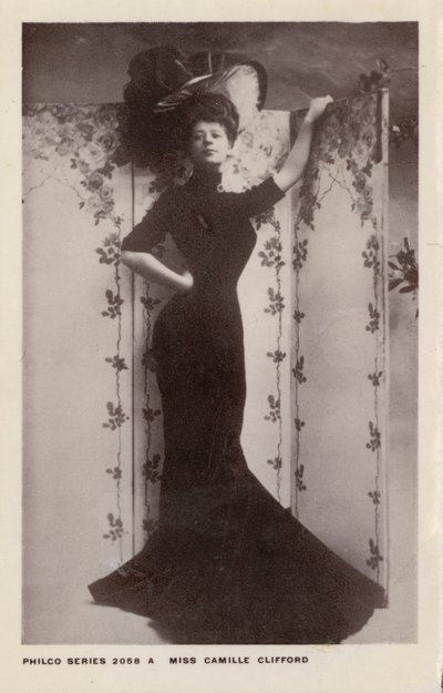 カミーユ・クリフォード（ベルギー生まれの舞台女優）（モノクロ写真 作： European Photographer
