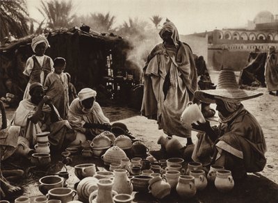 トゥグール・オアシス、ポット・マーケット（モノクロ写真） 作： European Photographer