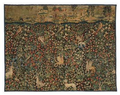 動物、鳥、風景を描いたMille fleursタペストリーの断片、1500年頃（ウール） 作： European School