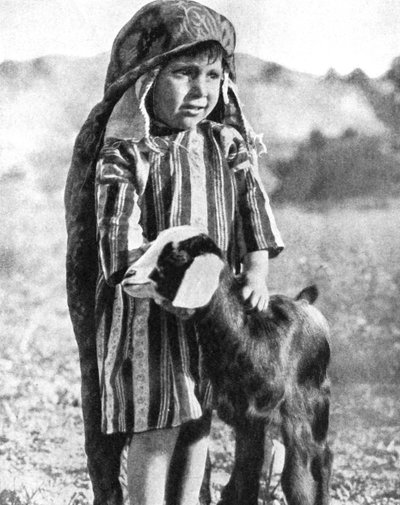 1936年、サハラ砂漠のチュニジアの少年。 作： Ewing Galloway