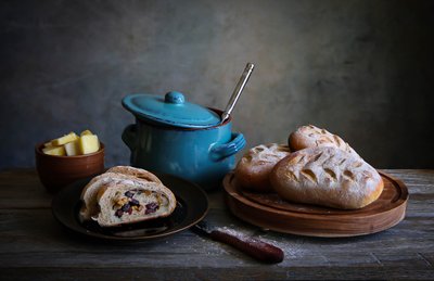 職人が焼いたパンの静物画 作： Fangping Zhou
