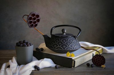 禅の急須とベリー 作： Fangping Zhou