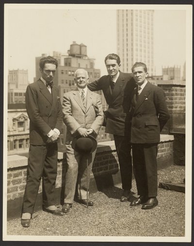 [F.ヴェッキ、ブリントン博士、F.アザリ、O.L.フォレッティの集合写真]。 作： Fedele Azari