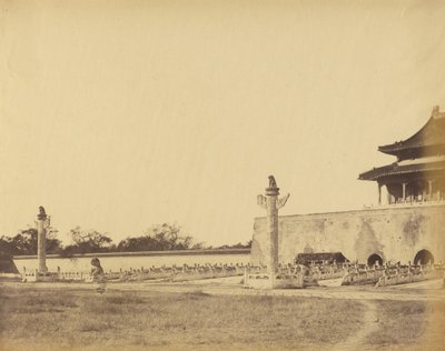 1860年10月、北京の冬宮入り口 作： Felice Beato