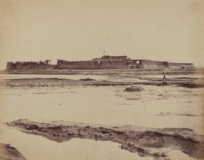 1860 年 8 月 21 日、英語とフランス語の入り口を示すペイホ川の北タク砦の外観 作： Felice Beato