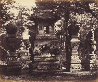 北京近くの倉庫にある墓の内部 作： Felice Beato
