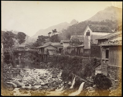クリーク先住民の町から見た長崎 作： Felice Beato