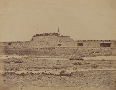 1860 年 8 月 21 日、中国軍の撤退を示す、占領後の北砦の後部 作： Felice Beato