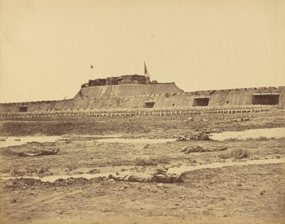 中国軍の撤退を示す北砦の背面（1860年8月21日 作： Felice Beato