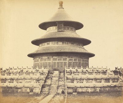 中国の北京市、オクトブで皇帝が年に一度犠牲を払う天壇 作： Felice Beato
