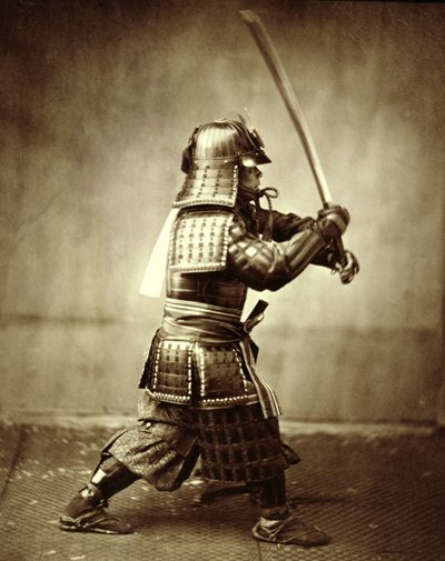 剣を上げた武士、c1860 作： Felice Beato