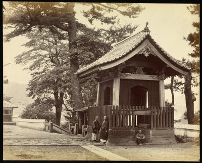 長崎の町のお寺 作： Felice Beato