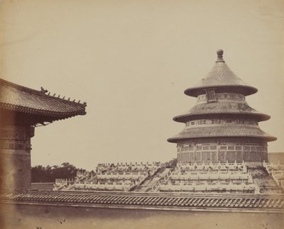 1860 年 10 月、中国のペキン市の聖職者が焼かれる場所から見た天壇 作： Felice Beato