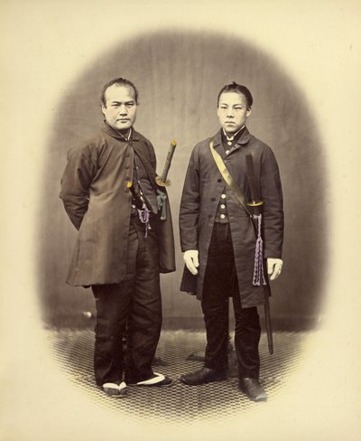 半外国風の衣装をまとったヤクニン族 作： Felice Beato