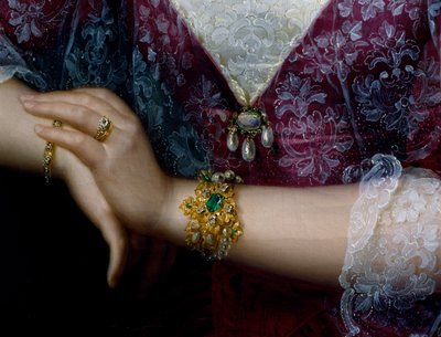 Anna Opulich の肖像、ペンダントとブレスレットのディテール 作： Felice Schiavoni