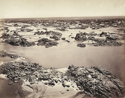 ナイル川の最初の白濁液（エジプト・フィロエにて撮影 作： Félix Bonfils