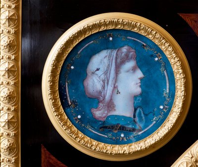 フェリックス・デュバン（1798-1870）のデッサンをもとに、エベントリストのギヨーム・グローエ（1808-1885）が製作した、ブリニョール・セール家の紋章をあしらった家具のディテール。ガリエラ公爵夫人マリア・ブリニョール・サール・デ・フェラーリ（1811-1888）のアパート、調度品 作： Felix Louis Jacques Duban
