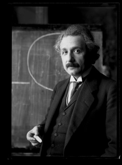 アルベルト・アインシュタイン（1879-1955）の写真 作： Ferdinand Schmutzer
