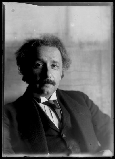 アルベルト・アインシュタイン（1879-1955）の写真 作： Ferdinand Schmutzer
