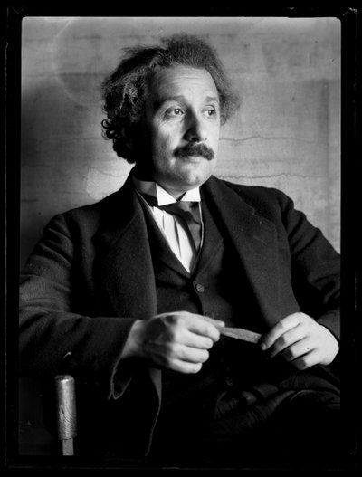 アルベルト・アインシュタイン（1879-1955）の写真 作： Ferdinand Schmutzer
