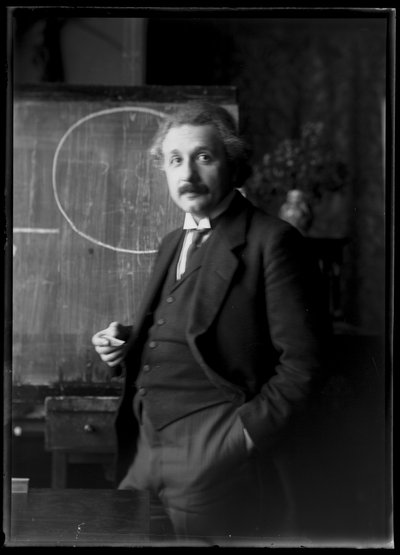 アルベルト・アインシュタイン（1879-1955）の写真 作： Ferdinand Schmutzer