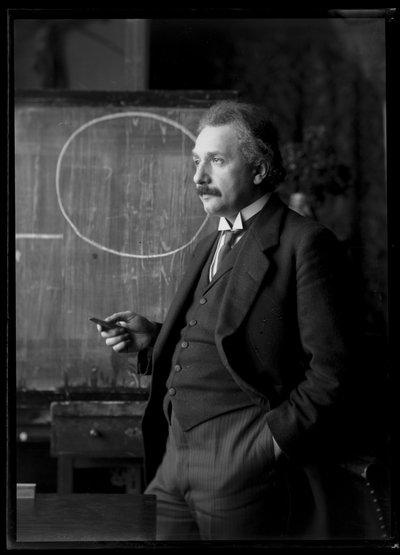 アルベルト・アインシュタイン（1879-1955）の写真 作： Ferdinand Schmutzer