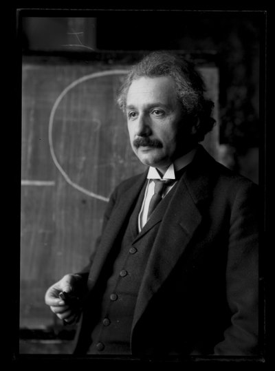 アルベルト・アインシュタイン（1879-1955）の写真 作： Ferdinand Schmutzer