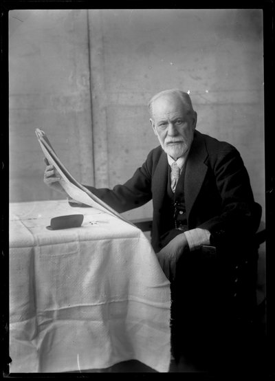 ジークムント・フロイト（1856-1939）の写真 作： Ferdinand Schmutzer