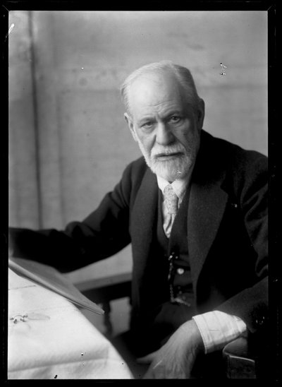 ジークムント・フロイト（1856-1939）の写真 作： Ferdinand Schmutzer