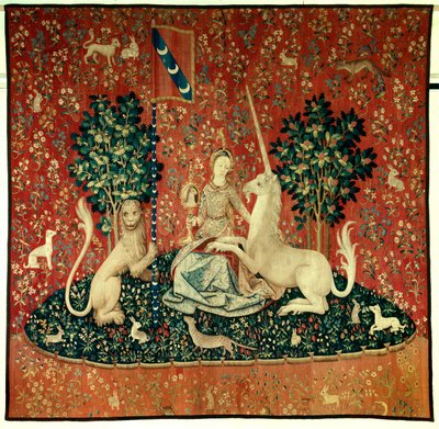 ユニコーンの女（Lady of the Unicorn）のカーテン：景色。鏡を手にした若い女性の周りには、ライオン、ユニコーン、猿、ウサギが描かれています。1484年から1500年にかけて製作された羊毛と絹のタペストリー。クルーズ地方のブサック城で制作されました。寸法3.7 x 4.7 m. P 作： Flemish School