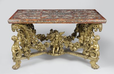 彫刻が施された金色のライムの木をベースにした寄木細工のテーブル、1689 作： Flemish School