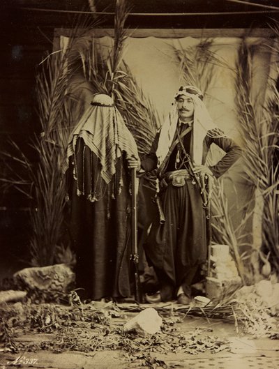 アルバムDamas et Baalbek：伝統的な服を着たシリアのカップル 作： Félix Bonfils