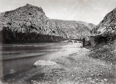 パレスチナのベイルート近郊、レバノンの山間部にある「Nahr el-Kalb」（犬の川）。 作： Félix Bonfils