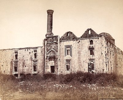 1330年にモスクに改造されたトルコ・エフェソスの聖ヨハネ・バシリカ 作： Félix Bonfils