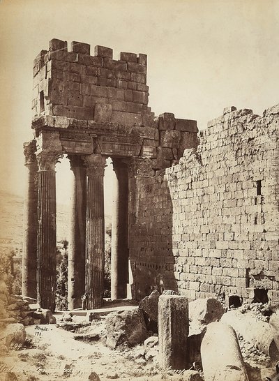 古代シリアの都市、ヘリオポリスまたはバールベック（現在のレバノン）の考古学ゾーンにある、ジュピターまたは太陽の神殿の遺跡 作： Félix Bonfils