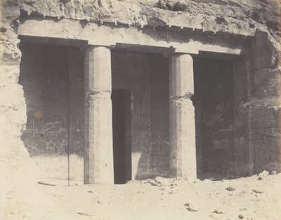 Béni-Haçan、Hypogean Architecture - Tomb of Névothph、1851-52、1853-54 を印刷。 作： Félix Teynard