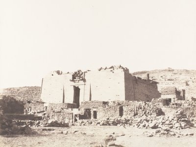 Kalabcheh Talmis、神殿の廃墟 - ファサードと囲いの壁、1851-52 年、1853-54 年に印刷。 作： Félix Teynard