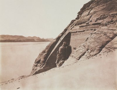 ラージスペオス-1851-1852年のアブシンベルのラムセス2世の砂の斜面神殿からの眺め。 作： Félix Teynard