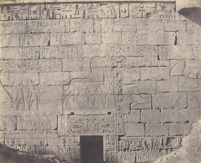Medinet-Abou Thebes、Constructions Posteriores - Fragment de Sculpt...、1851-52、1853-54 を印刷。 作： Félix Teynard