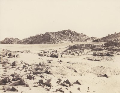 最初の白内障、砂で覆われた花崗岩の山、1851-52 年、1853-54 年に印刷。 作： Félix Teynard