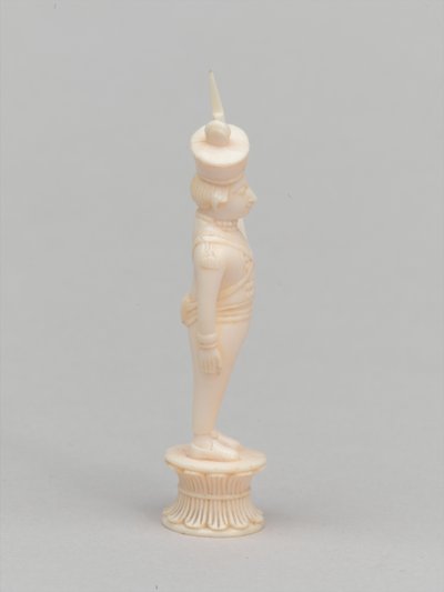 白いポーン、チェスの駒、インド、1820年頃 作： Flora Macdonald Reid