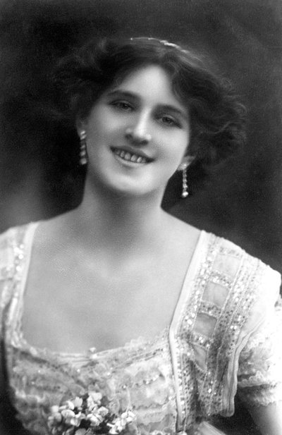 Zena Dare 1887-1975、イギリスの女優、1908年。 作： Foulsham and Banfield