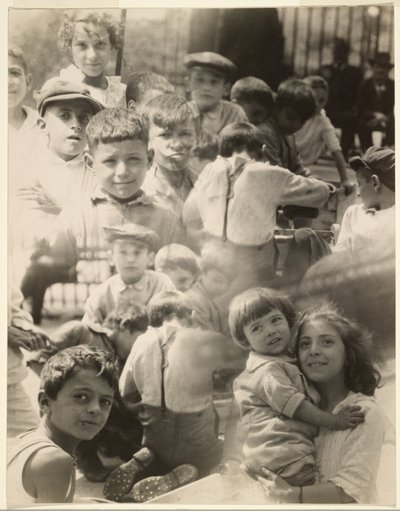 [子供たちのフォトモンタージュ］ 作： Francis Bruguière