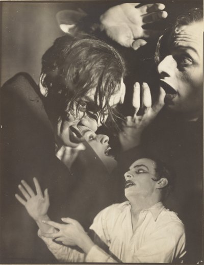 [映画『ザ・ウェイ』のスチール写真に写るセバスチャン・ドロースト）。 作： Francis Bruguière