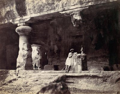 水の洞窟、クーム マーティン湾、ウォーターマス、1870 年代のエレファンタ。 作： Francis Frith