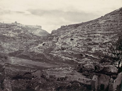 エルサレムのモリア山、エン ロゲルの井戸から。 1857年。 作： Francis Frith