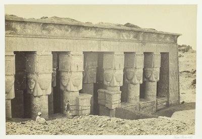デンデラ神殿のポルティコ、1857 年。 作： Francis Frith