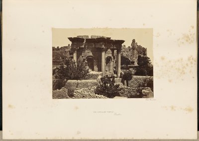 円形神殿、バールベック 作： Francis Frith