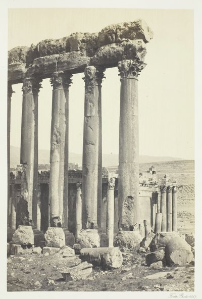 大柱と小神殿、バールベック、1857 年。 作： Francis Frith