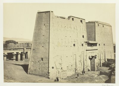 1857年、上エジプト、エドフーのグレート・パイロン。 作： Francis Frith